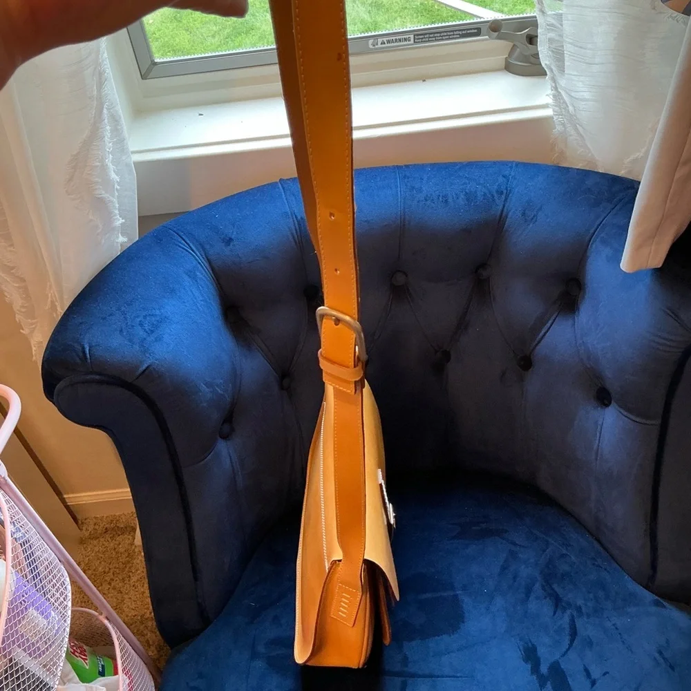Francesco Biasia Tan Leather Crossbody Bag - Picture 10 of 12